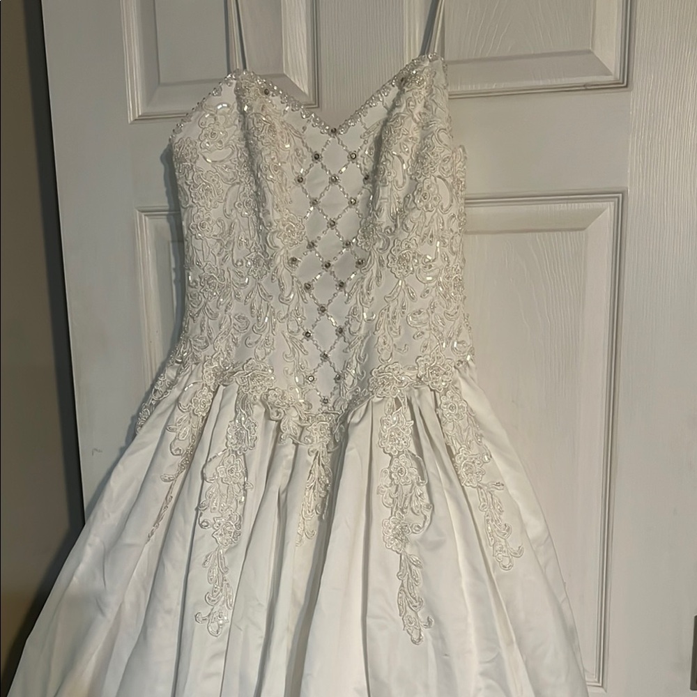 Elegant White Wedding Dress Size 12W, 006